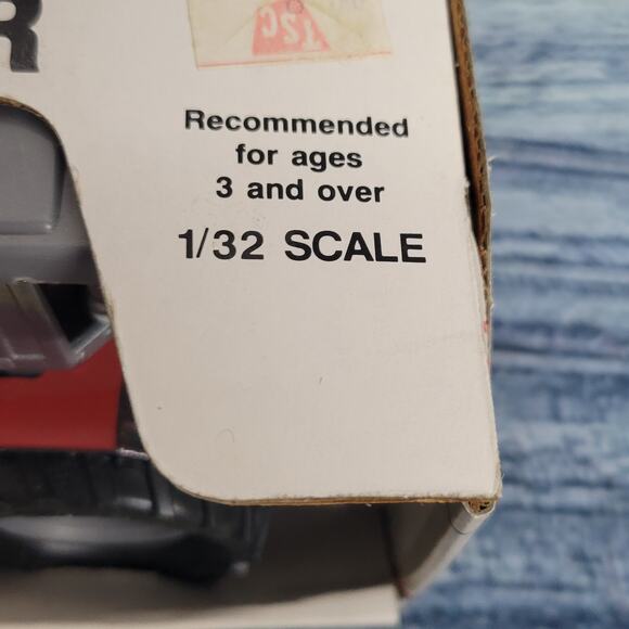 Vintage 1988 Ertl 1/32 scale Massey Ferguson 3050 die-cast tractor red and gray - Picture 3 of 7